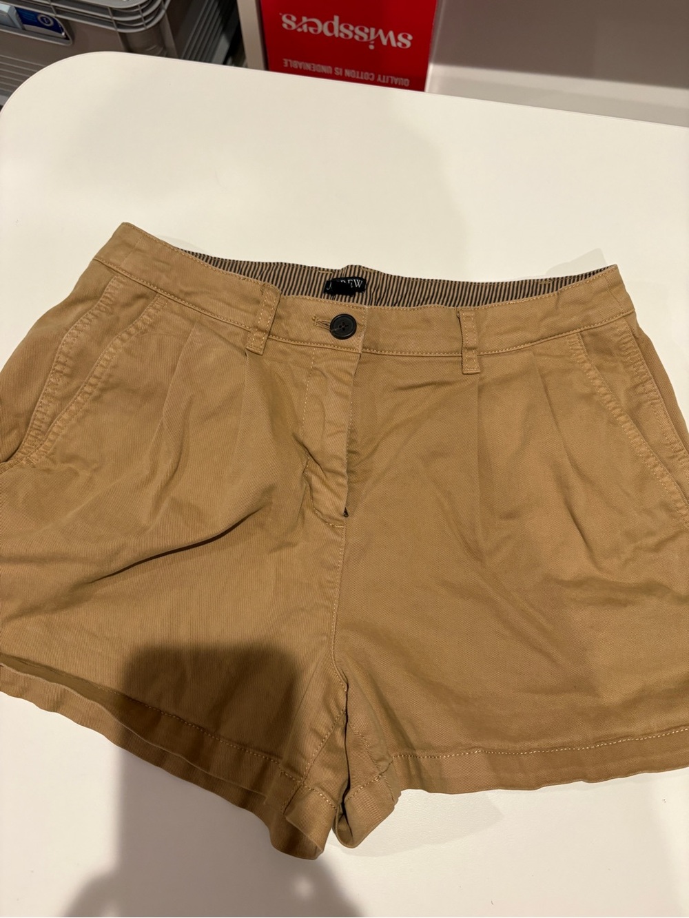 J.Crew women’s shorts khaki size 2
3 inch inseam